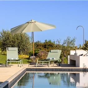 4 bedroom villa with pool near Noto, sleeps 8